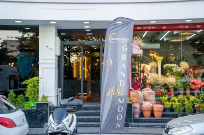 a scooter parked in front of a flower shop at GRAND MOON HOTEL in Esenyurt