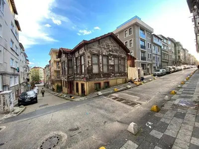 an old building on the side of a city street at Large apartment with a balcony in central Kadıköy in Istanbul