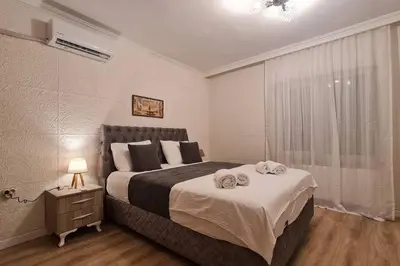 a bedroom with a large bed with towels on it at Cozy 2 bedroom near Green Mosque in Yıldırım