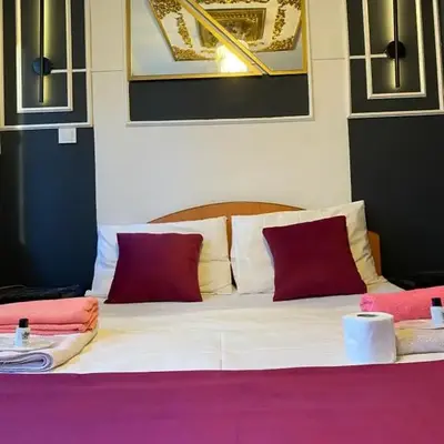 Petek Hotel