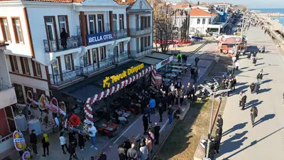 an overhead view of a crowd of people standing outside a building at Bella Otel Mudanya in Mudanya