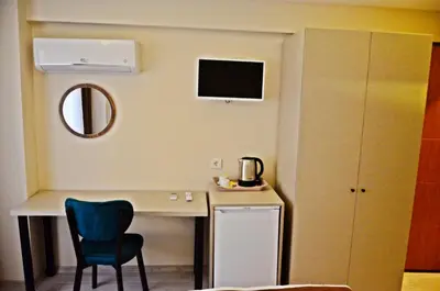 a room with a desk and a chair and a tv at Yesilirmak Aparts in Istanbul