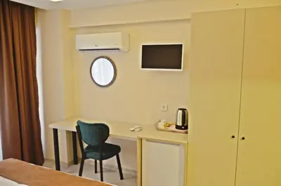 a room with a desk and a chair in a hotel room at Yesilirmak Aparts in Istanbul