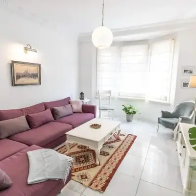 Cozy Getaway - Warmth and Comfort in the City
