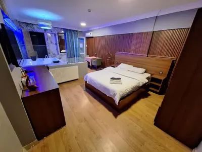 a bedroom with a bed and a bathroom with a sink at Emsa Otel Maltepedeki Eviniz in Istanbul