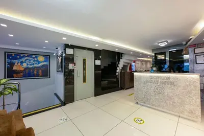 a lobby of a hotel with a counter in the middle at Saray Boutique Hotel Laleli in Istanbul