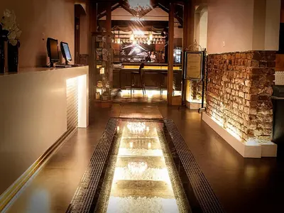 a living room with a pool in the middle of the floor at Montania Special Class Hotel in Mudanya