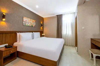 a bedroom with a large white bed and a window at Diamond Beyazit Hotel in Istanbul