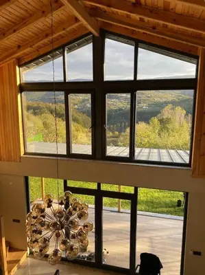 a room with a large window with a chandelier at Eviniz rahatlığında, eşsiz doğa manzaralı dağ evi in Gölcük