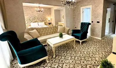 a living room with a couch and two chairs at AQUA MARINN SPA&WELLNESS in Yalova
