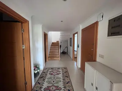 a hallway with a staircase and a rug on the floor at Aktaş Gümüşyaka Villaları in Silivri