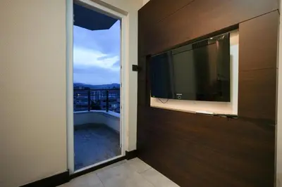 a room with a flat screen tv and a window at Visse Hotel in Mudanya
