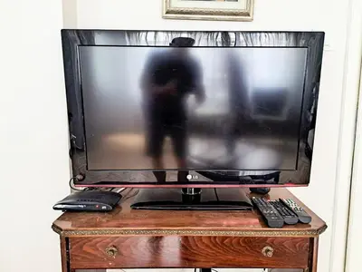 a television with a person on the screen on a table at Spacious and Bright Apartment - Dirim House in Istanbul