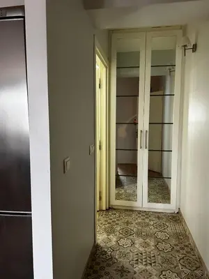 an empty room with a door and a floor at D&D Pansiyon in Istanbul