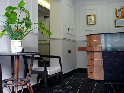 a dining area with a table and chairs and a plant at Mimen Hostel in Istanbul