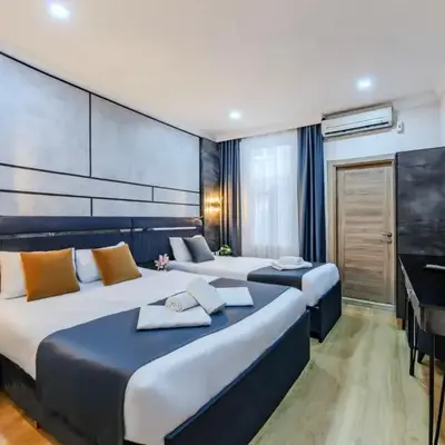 La Pazza Suites