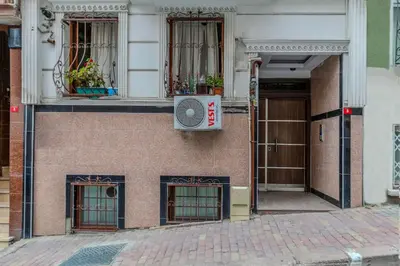 a building with a door with a speaker on it at Fatih'te yeni 3 odalı Daire No 1 in Istanbul