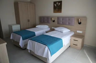 two beds in a hotel room with at Asım ve nurhan kocabıyık öğretmenevi in Avcılar