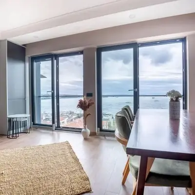 Modern Two-Bedroom Flat with Stunning Bosphorus View