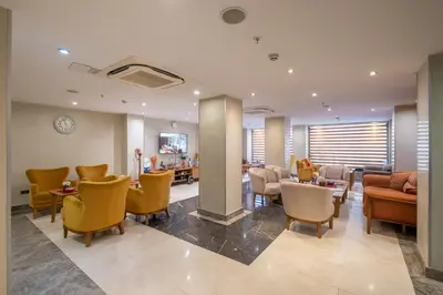a waiting area with chairs and tables and a waiting room at Park by Clover Nişantaşı Harbiye Şişli in Istanbul