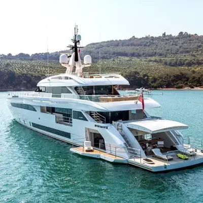 Albaker Tour VIP Yacht