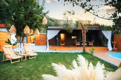 a backyard with two chairs and a house at The Jungle Sapanca in Sakarya