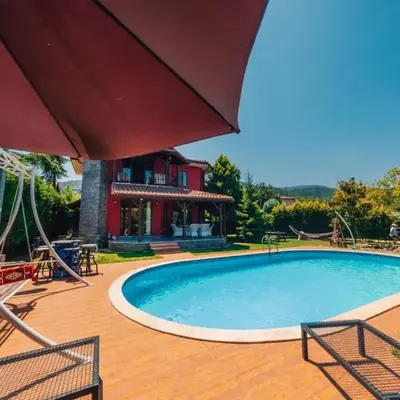 Sapancada ısıtmalı havuzlu villa