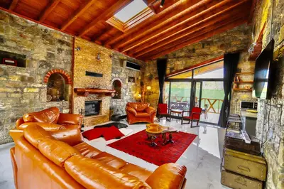 Gallery image of Sakarya Sapanca Kuruçeşme de 3 Oda 1 Salon Özel Havuzlu - Şömineli 6 Kişilik Taş Ev -SPN-3670 in Sapanca