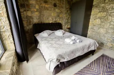 Gallery image of Sakarya Sapanca Kuruçeşme de 3 Oda 1 Salon Özel Havuzlu - Şömineli 6 Kişilik Taş Ev -SPN-3670 in Sapanca