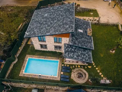 Gallery image of Sakarya Sapanca Kuruçeşme de 3 Oda 1 Salon Özel Havuzlu - Şömineli 6 Kişilik Taş Ev -SPN-3670 in Sapanca