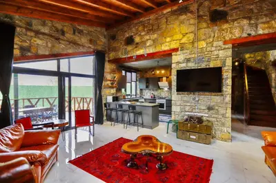 Gallery image of Sakarya Sapanca Kuruçeşme de 3 Oda 1 Salon Özel Havuzlu - Şömineli 6 Kişilik Taş Ev -SPN-3670 in Sapanca