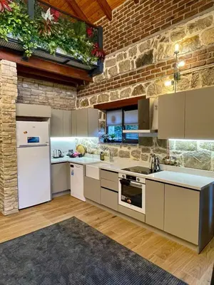 Gallery image of Sakarya Sapanca Ünlüce 2 oda 1 salon Özel Havuz- Şömine - Sauna - Aile Konaklamalı 5 Kişilik Taş Ev - BNG-71 in Sapanca