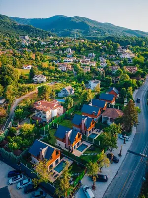 an aerial view of a residential neighbourhood with houses at Kartepe Maşukiye de 2 oda1 salon Özel Havuzlu - Şömineli -Muhafazakar 5 Kişilik Bungalov in Korfez