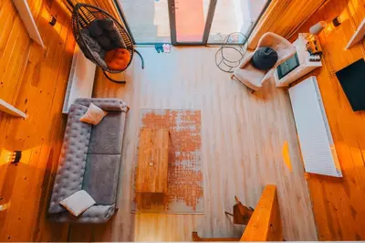 an overhead view of a room with a wooden floor at Mert Bungalov-Yıldız Evi in Sapanca