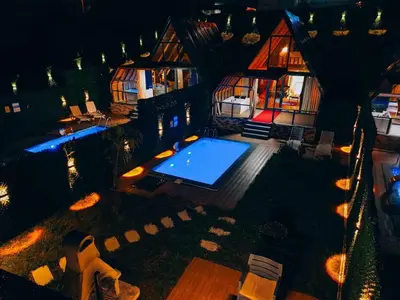 an overhead view of a house with a swimming pool at Mert Bungalov-Yıldız Evi in Sapanca