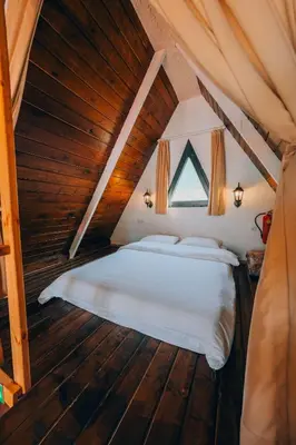 a bedroom with a bed in a attic at Mert Bungalov-Ay Evi in Sapanca