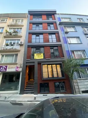 a building on a street with a car parked in front at Şişli Merkezde Konforlu Daire in Istanbul