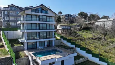 an aerial view of a house with a swimming pool at 4 Mevsim Konak in Kartepe