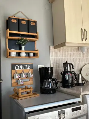 a kitchen with a counter top with a coffee machine at Sidelya in Ocaklar