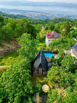 an aerial view of a house with a swimming pool at sapancakelebekvadibungalov in Sapanca