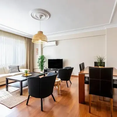 Gorgeous 3 Bedroom Flat - No8