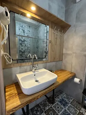 a bathroom with a sink and a mirror at Kerpe Askoroz Otel in Kandıra