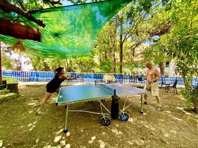 a man and a woman playing a ping pong table at Kalemi Pansiyon in Marmara