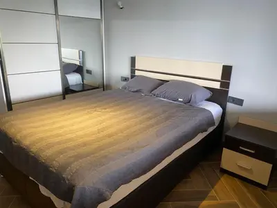 a bedroom with a large bed and a mirror at Kocaeli Başiskele Doğayla İç İçe Özel Havuzlu Tatil Evi in Bahçecik
