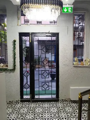 a door with a glass window in a room at King Mas Suit in Istanbul