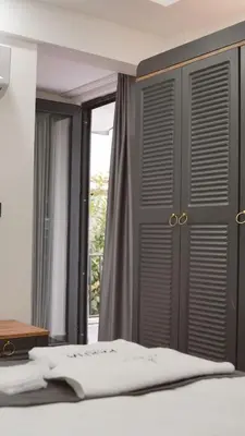 a bedroom with a bed and a window at Parna Sapanca Hotel in Sakarya