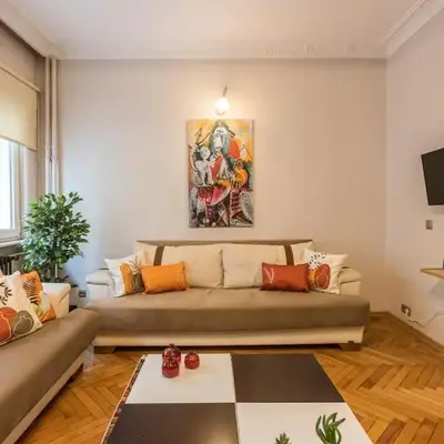Stylish 1BR with Prime Location and Bold Design
