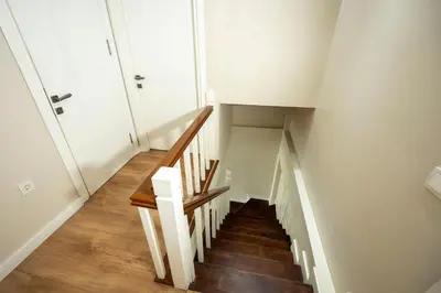 a staircase with white walls and wooden floors in a room at Sapanca Cayir Cimen Otel in Sapanca