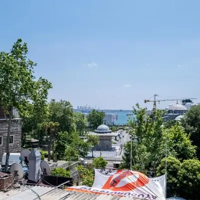 Spacious One Bedroom Apartment with View and Elevator