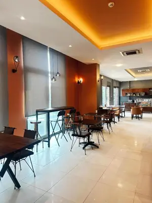 a dining room with wooden tables and chairs at Taksim'de 2 yatak odalı daire, güvenlik, havuz, spa, otopark in Istanbul